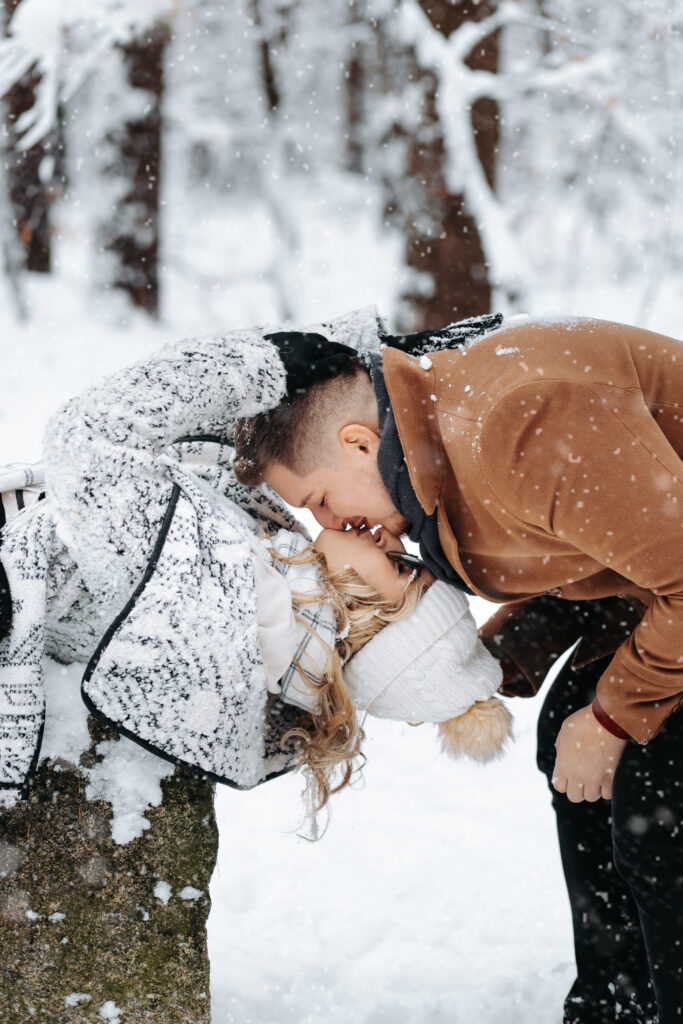 Zimowa sesja narzeczeńska Saskii i Rafała | Fotograf Opole, sesja w śniegu