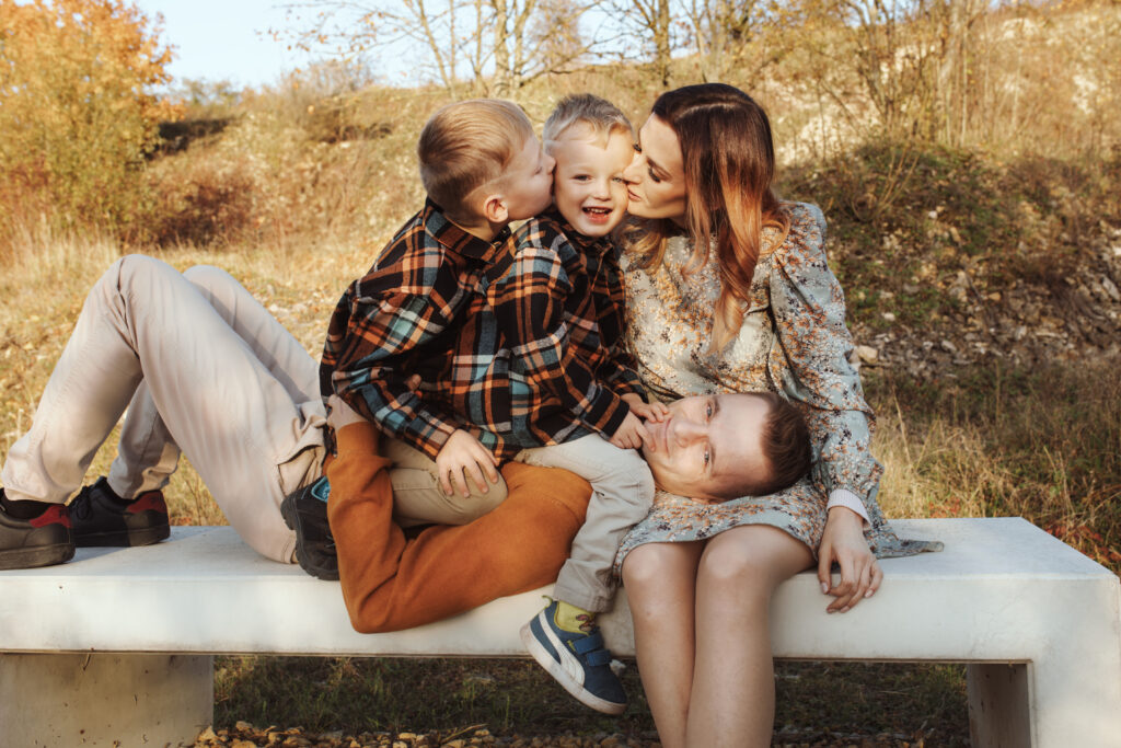 Jesienna Sesja Rodzinna w Gogolinie 🍂 | Park Bioróżnorodności - Fotograf Justyna Taboł