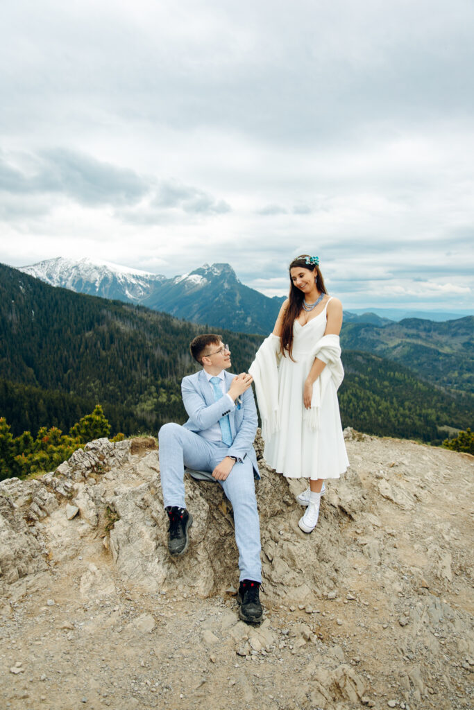 Miłość wśród gór – sesja poślubna Oli i Dawida na Hali Gąsienicowej w Zakopanem.