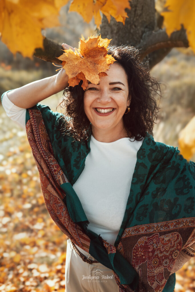 Złoty Początek: Sesja Wizerunkowa Natura z Basią | Autentyczny Portret i Nowy Cel