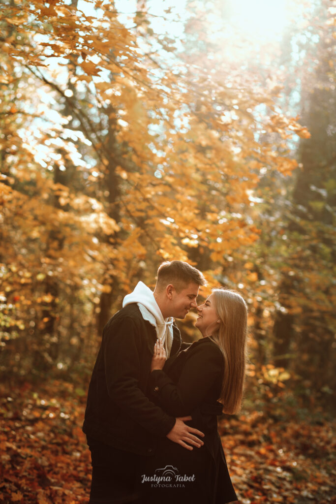 Jesień Pełna Złota: Sesja Par Otmęt – Olivia i Patryk | Pocztą Pantoflową